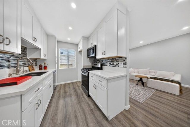 9950 Jordan Avenue 10, Chatsworth (los Angeles), CA 91311