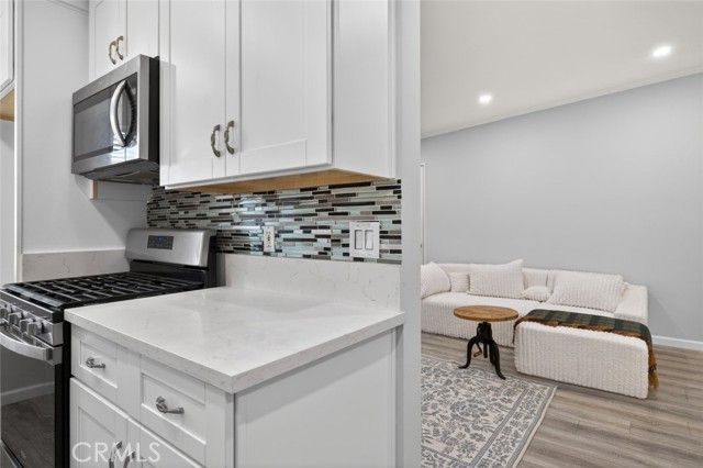 9950 Jordan Avenue 10, Chatsworth (los Angeles), CA 91311