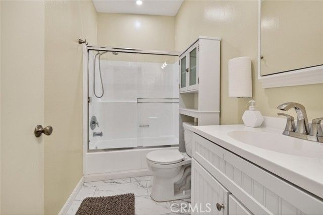 9950 Jordan Avenue 10, Chatsworth (los Angeles), CA 91311