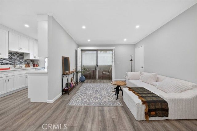 9950 Jordan Avenue 10, Chatsworth (los Angeles), CA 91311