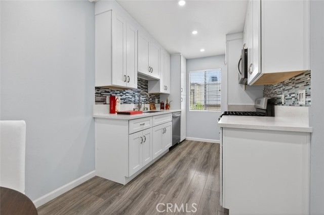 9950 Jordan Avenue 10, Chatsworth (los Angeles), CA 91311