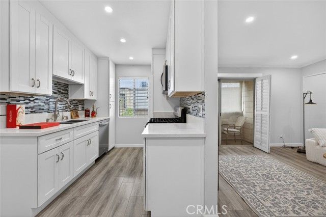 9950 Jordan Avenue 10, Chatsworth (los Angeles), CA 91311