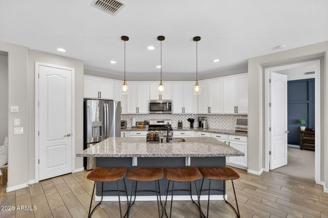 2843 E WAYLAND Drive, Phoenix, AZ 85040