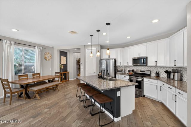 2843 E WAYLAND Drive, Phoenix, AZ 85040