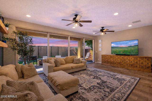 2843 E WAYLAND Drive, Phoenix, AZ 85040