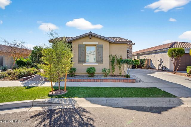 2843 E WAYLAND Drive, Phoenix, AZ 85040