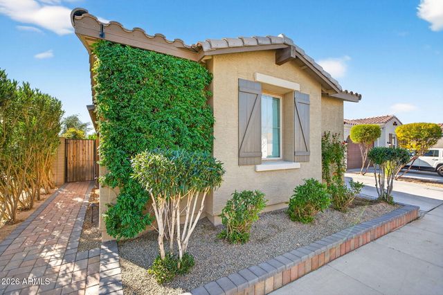 2843 E WAYLAND Drive, Phoenix, AZ 85040