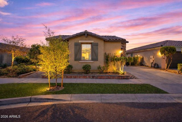 2843 E WAYLAND Drive, Phoenix, AZ 85040