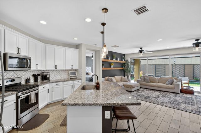 2843 E WAYLAND Drive, Phoenix, AZ 85040