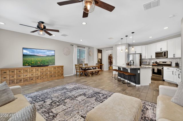 2843 E WAYLAND Drive, Phoenix, AZ 85040