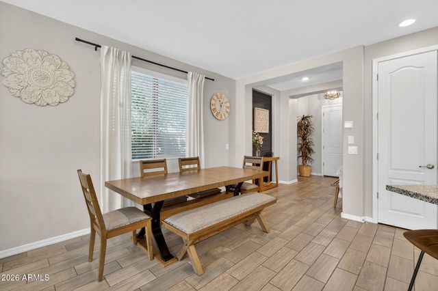 2843 E WAYLAND Drive, Phoenix, AZ 85040