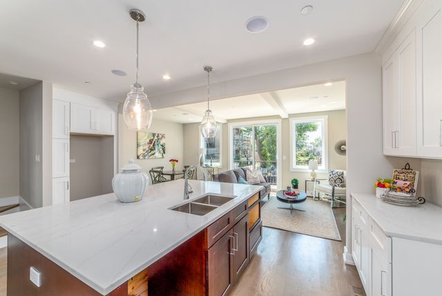 349 E 43rd Street, Chicago, IL 60653