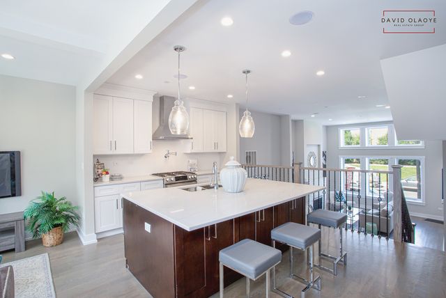 349 E 43rd Street, Chicago, IL 60653