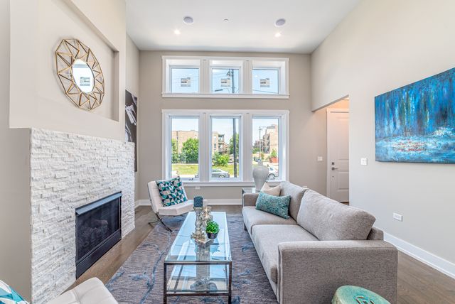 349 E 43rd Street, Chicago, IL 60653