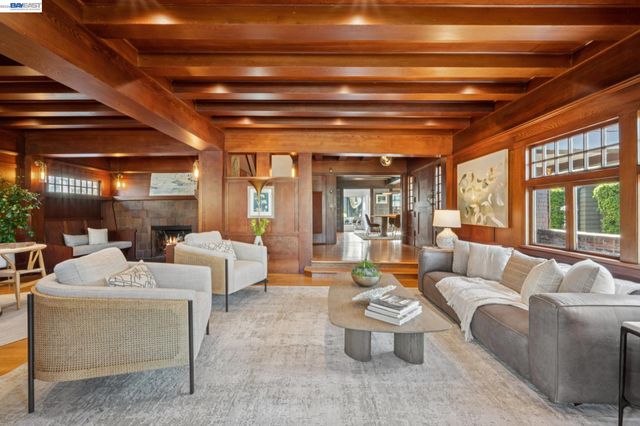 1122 BAY STREET, Alameda, CA 94501