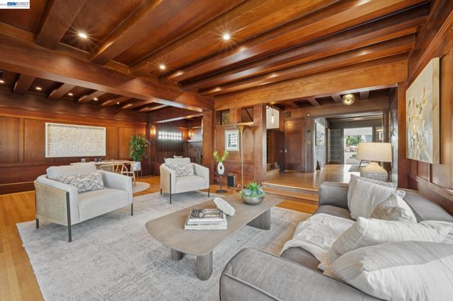 1122 BAY STREET, Alameda, CA 94501