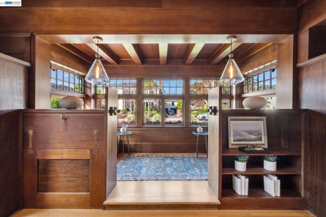 1122 BAY STREET, Alameda, CA 94501