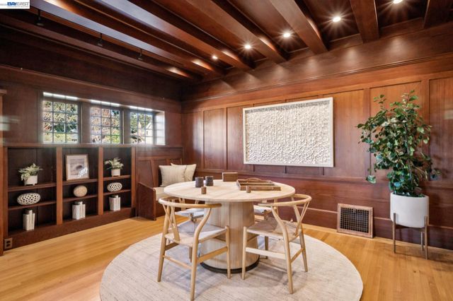 1122 BAY STREET, Alameda, CA 94501