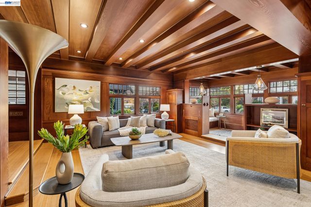 1122 BAY STREET, Alameda, CA 94501