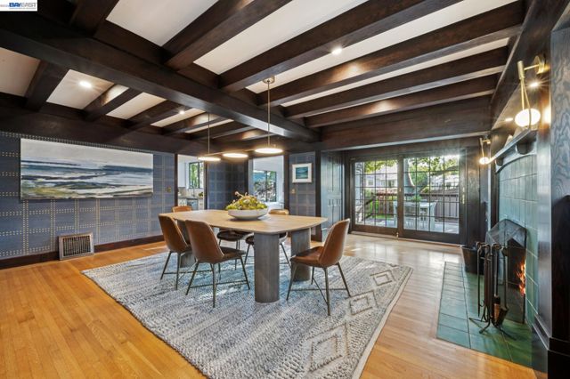 1122 BAY STREET, Alameda, CA 94501