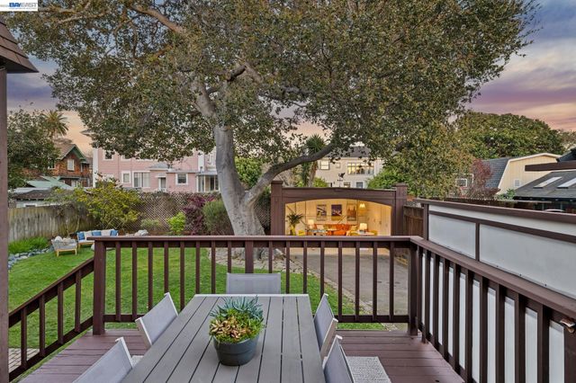 1122 BAY STREET, Alameda, CA 94501