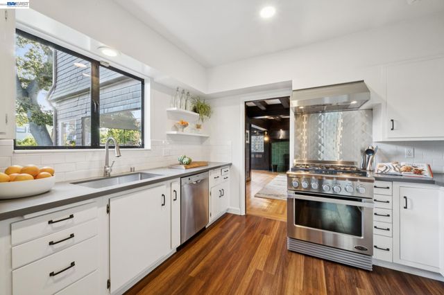 1122 BAY STREET, Alameda, CA 94501