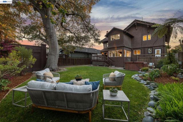 1122 BAY STREET, Alameda, CA 94501