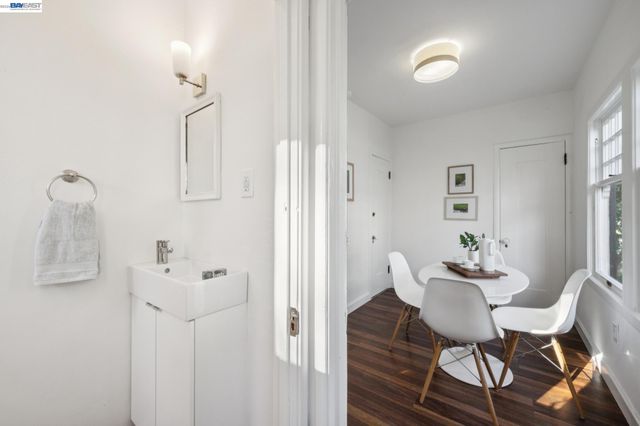 1122 BAY STREET, Alameda, CA 94501