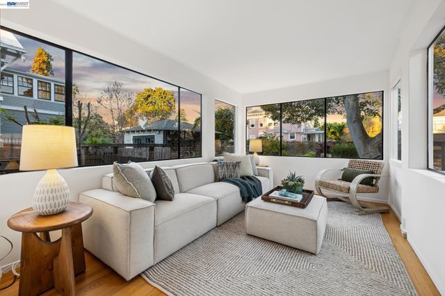 1122 BAY STREET, Alameda, CA 94501