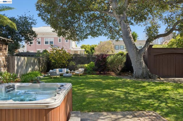 1122 BAY STREET, Alameda, CA 94501