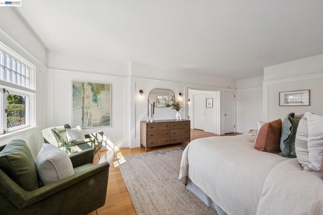 1122 BAY STREET, Alameda, CA 94501