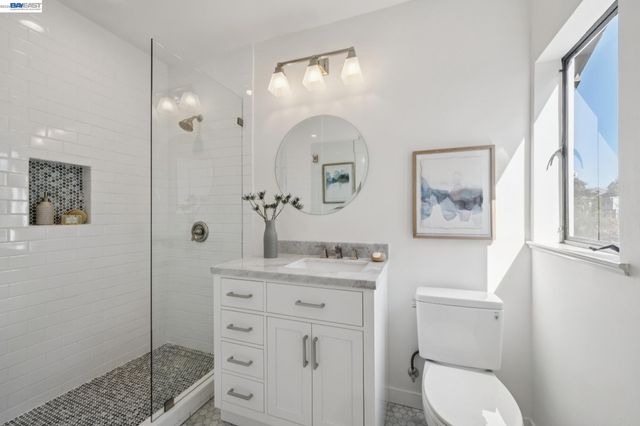 1122 BAY STREET, Alameda, CA 94501