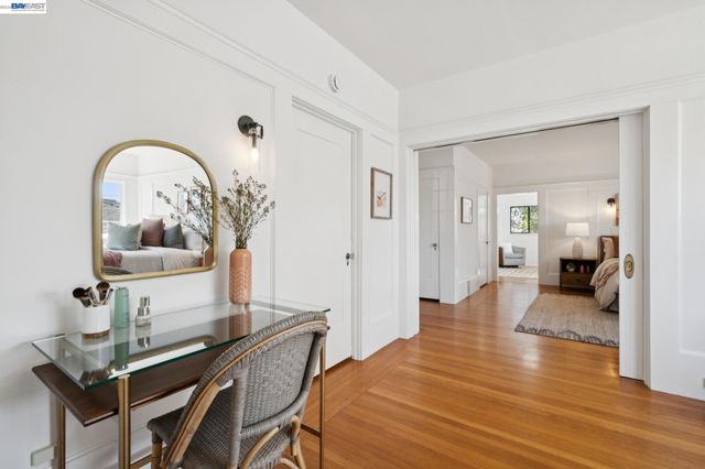 1122 BAY STREET, Alameda, CA 94501