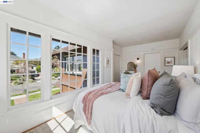 1122 BAY STREET, Alameda, CA 94501