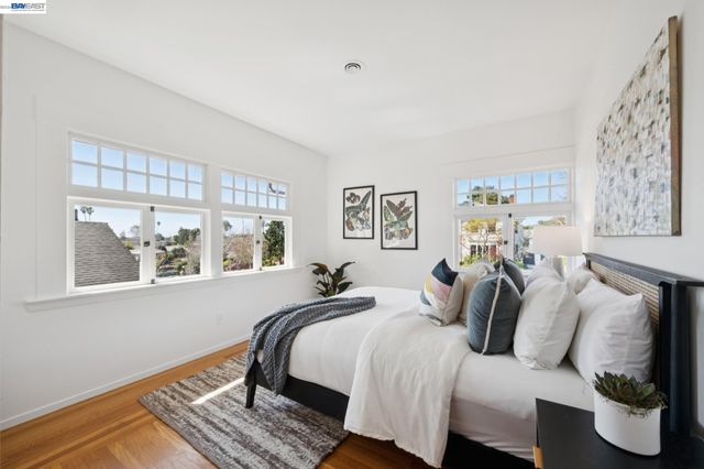 1122 BAY STREET, Alameda, CA 94501