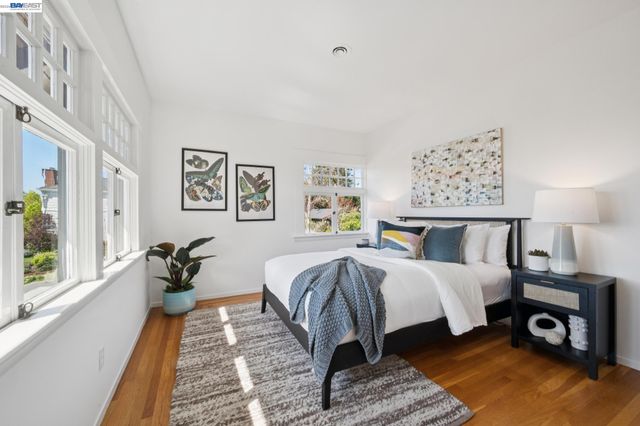 1122 BAY STREET, Alameda, CA 94501