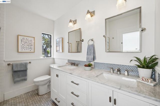 1122 BAY STREET, Alameda, CA 94501