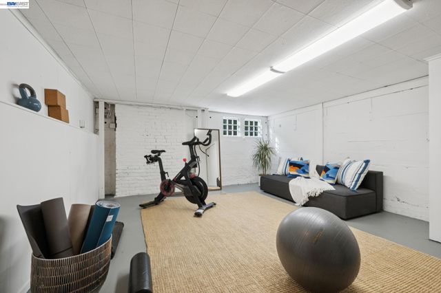 1122 BAY STREET, Alameda, CA 94501