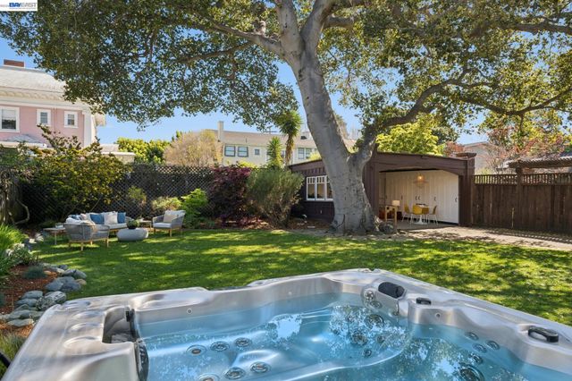 1122 BAY STREET, Alameda, CA 94501