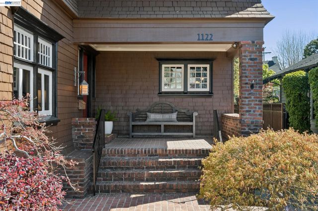 1122 BAY STREET, Alameda, CA 94501