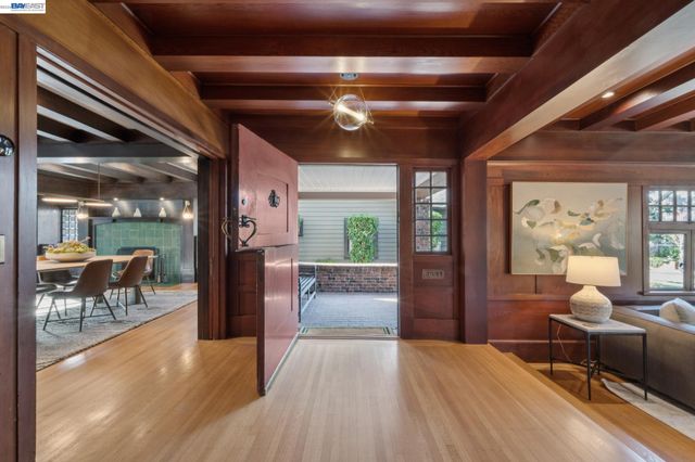 1122 BAY STREET, Alameda, CA 94501