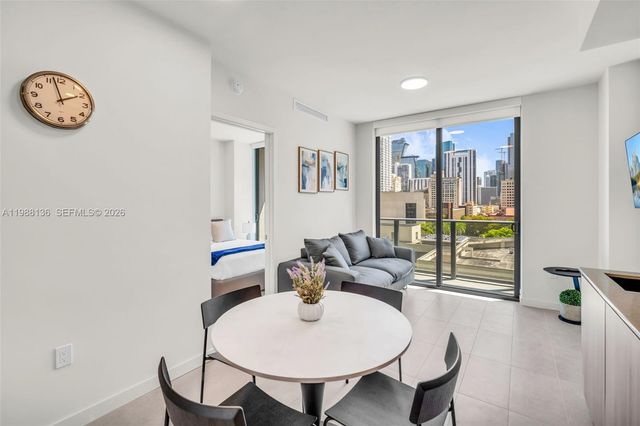 121 NE 5th St 902, Miami, FL 33132