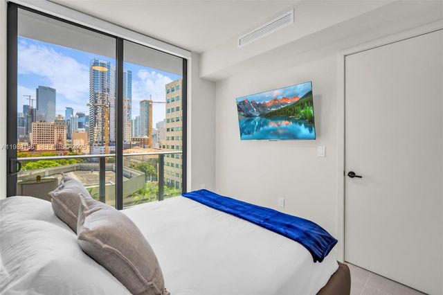 121 NE 5th St 902, Miami, FL 33132