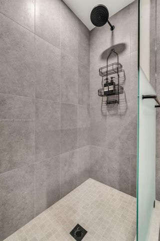 121 NE 5th St 902, Miami, FL 33132