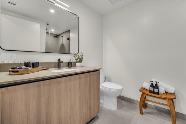 121 NE 5th St 902, Miami, FL 33132