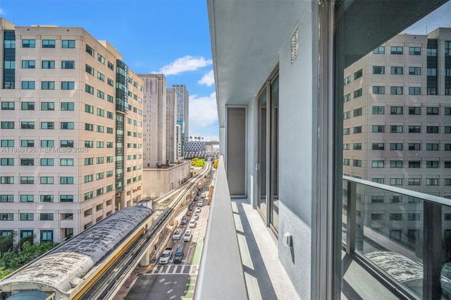 121 NE 5th St 902, Miami, FL 33132