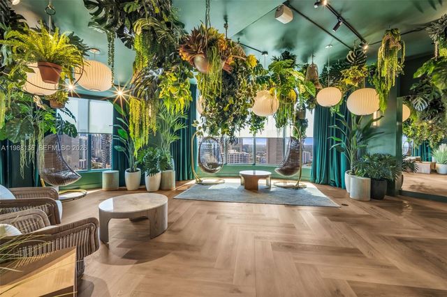 121 NE 5th St 902, Miami, FL 33132