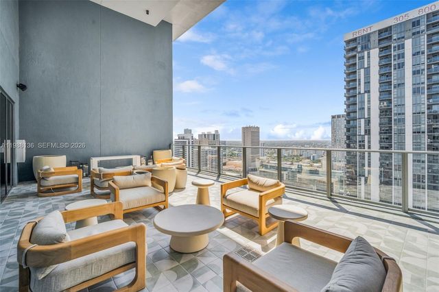 121 NE 5th St 902, Miami, FL 33132