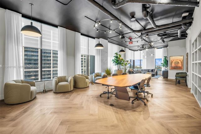 121 NE 5th St 902, Miami, FL 33132