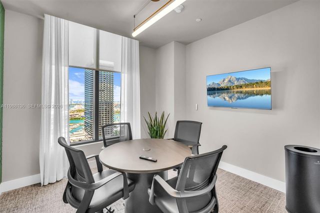 121 NE 5th St 902, Miami, FL 33132